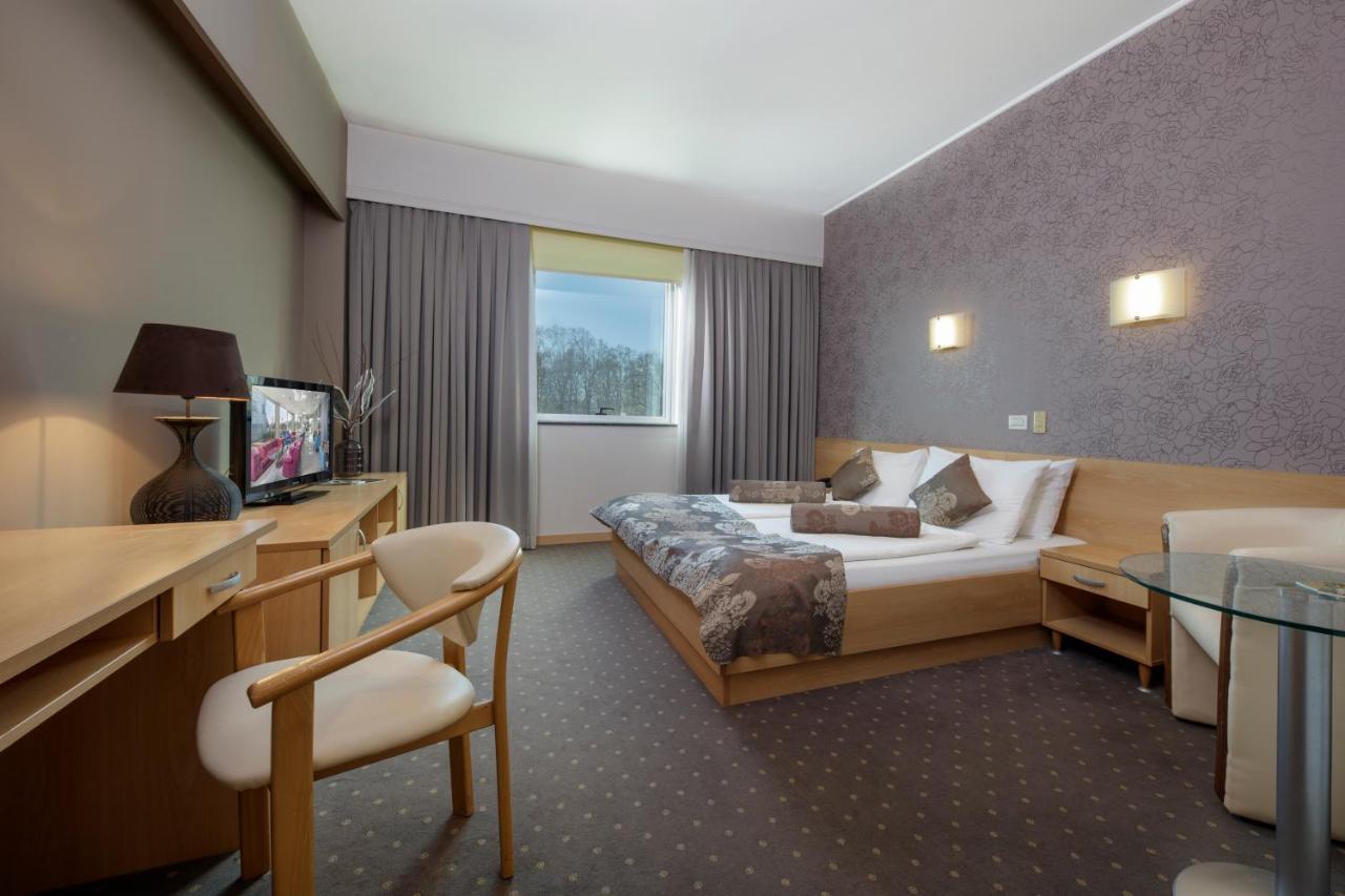 Hotel Zovko Zagreb เซสเวเต ภายนอก รูปภาพ