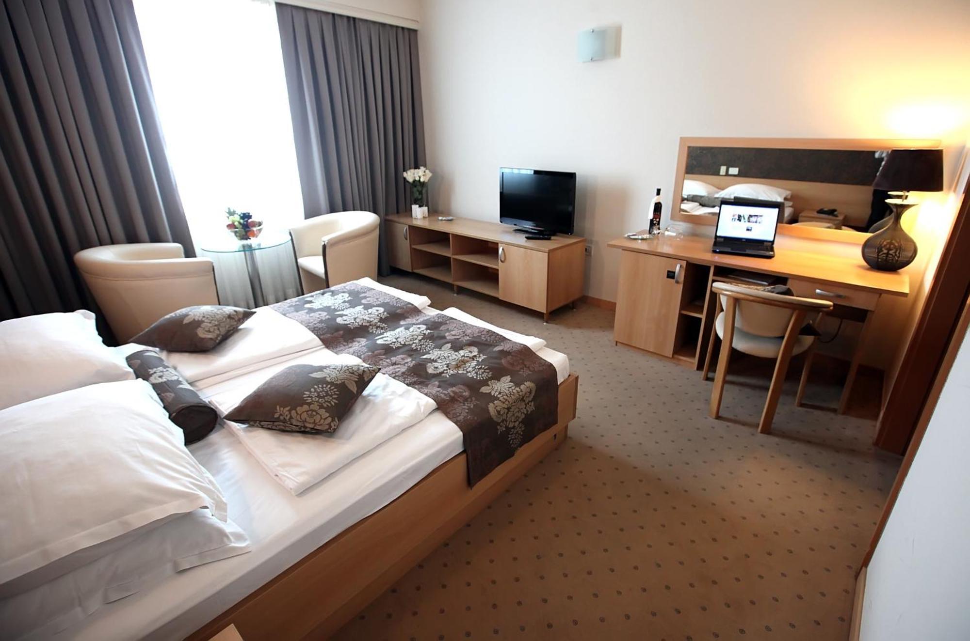 Hotel Zovko Zagreb เซสเวเต ภายนอก รูปภาพ