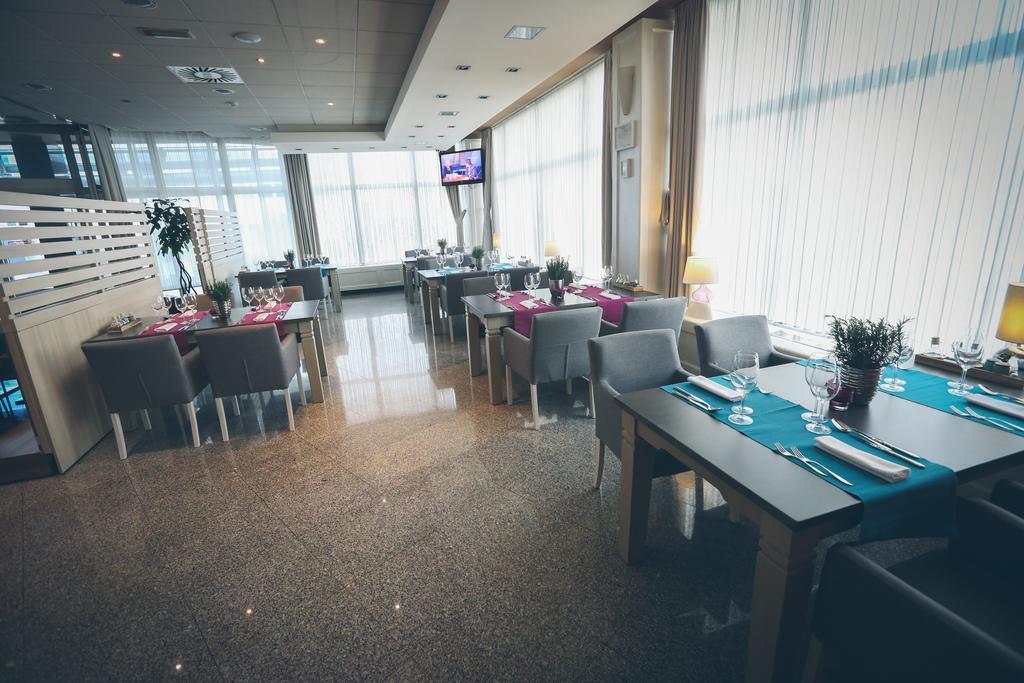 Hotel Zovko Zagreb เซสเวเต ภายนอก รูปภาพ