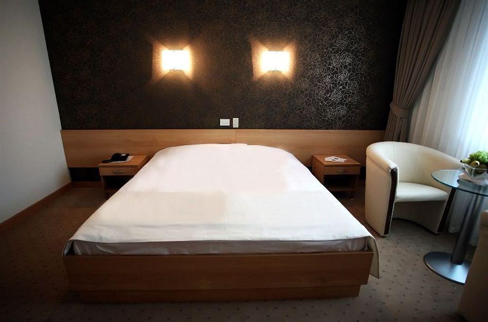 Hotel Zovko Zagreb เซสเวเต ภายนอก รูปภาพ