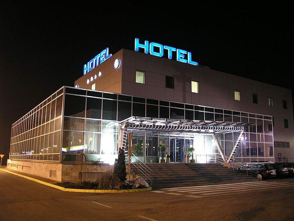 Hotel Zovko Zagreb เซสเวเต ภายนอก รูปภาพ